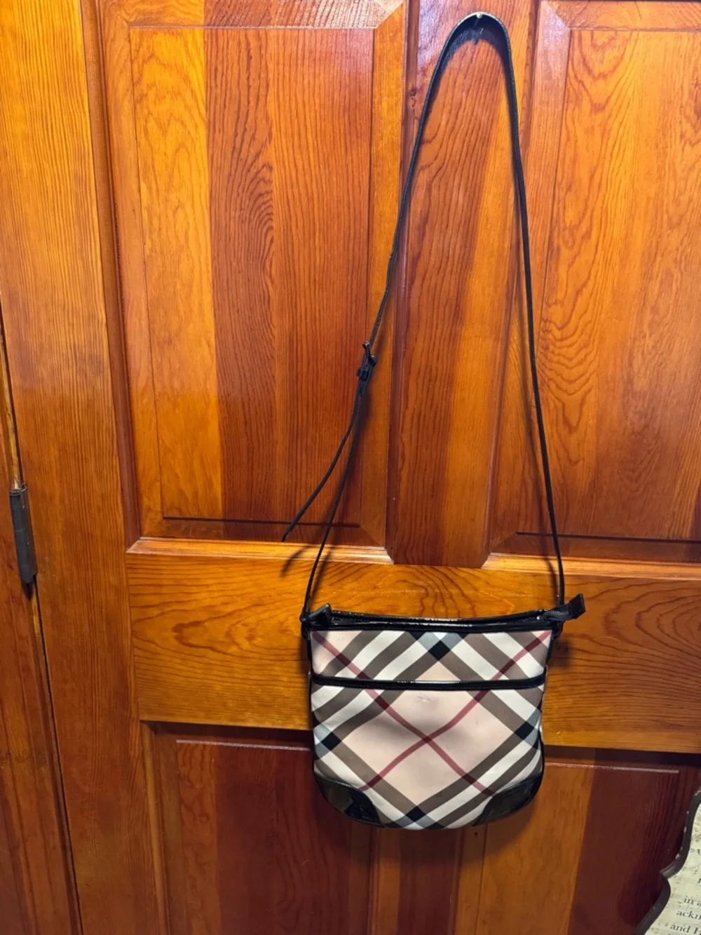 Burberry Dryden Nova Check Beige Interior with Black  patent Trim shoulder bag - Picture 2 of 10